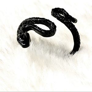 Black adjustable snake ring